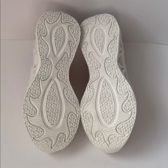 NWOT White & Red Athletic Sneakers. Size 8. - Picture 5 of 5